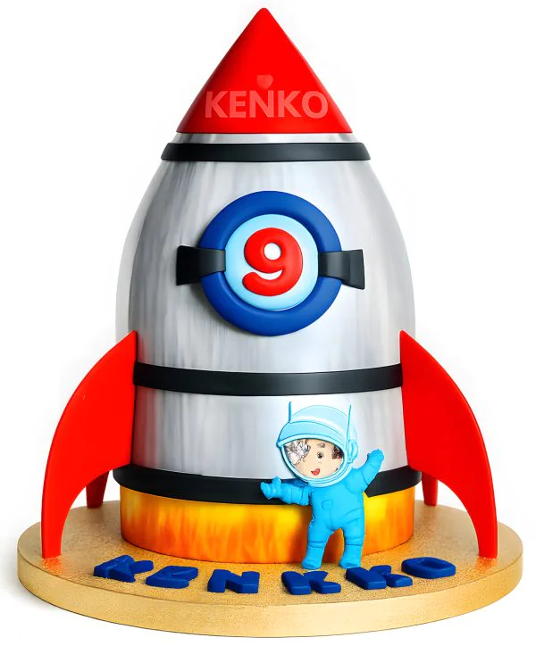 Яркий торт в форме ракеты с космонавтом Фото