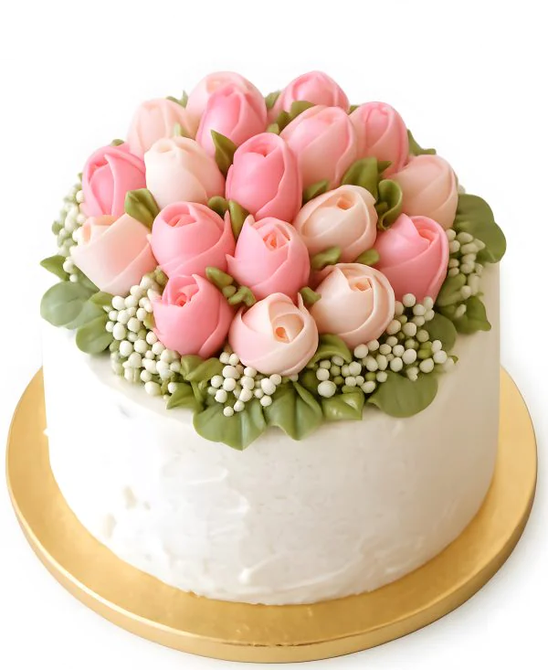 Белый торт украшенный розовыми тюльпанами и ландышами Фото