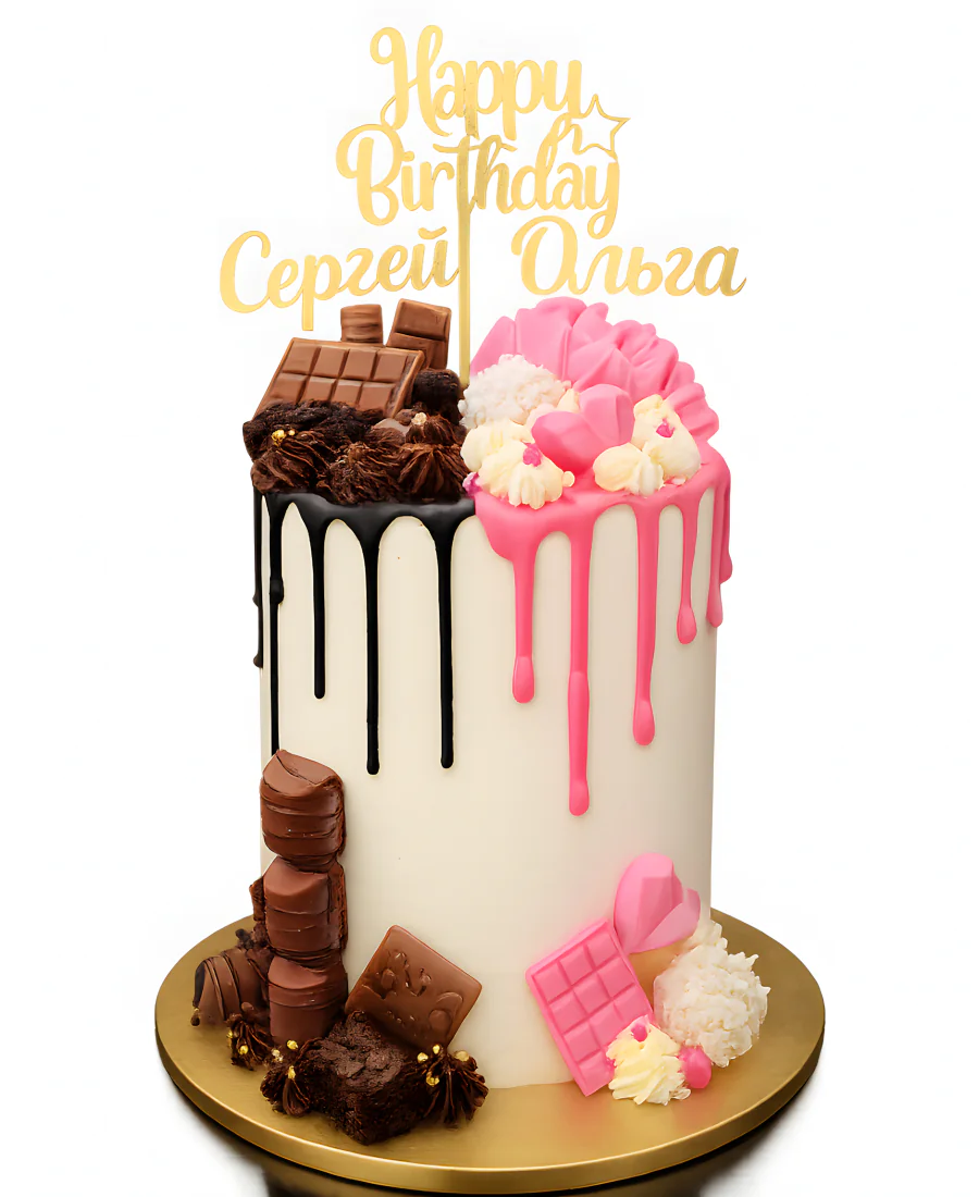 Высокий торт с акриловыми топперами и шоколадом Фото