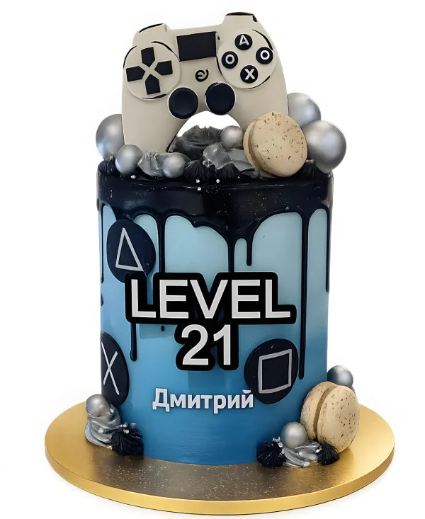 Высокий торт с макарунами и шоколадными шарами Фото