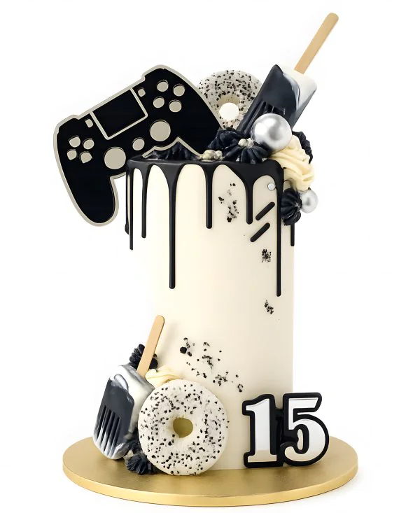 Высокий торт с пончиками и джойстиком Фото