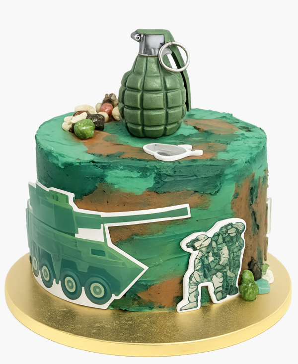 Зелено-коричневый торт с фигуркой гранаты Фото
