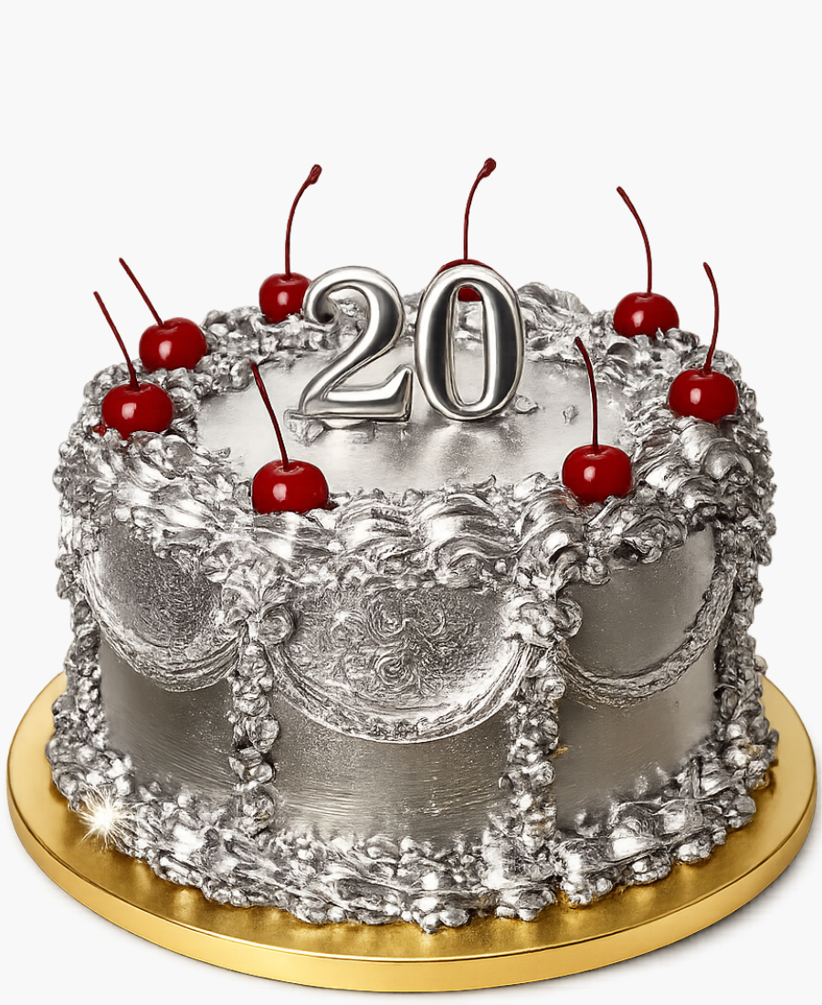Блестящий торт на 20 лет с коктейльной вишней Фото