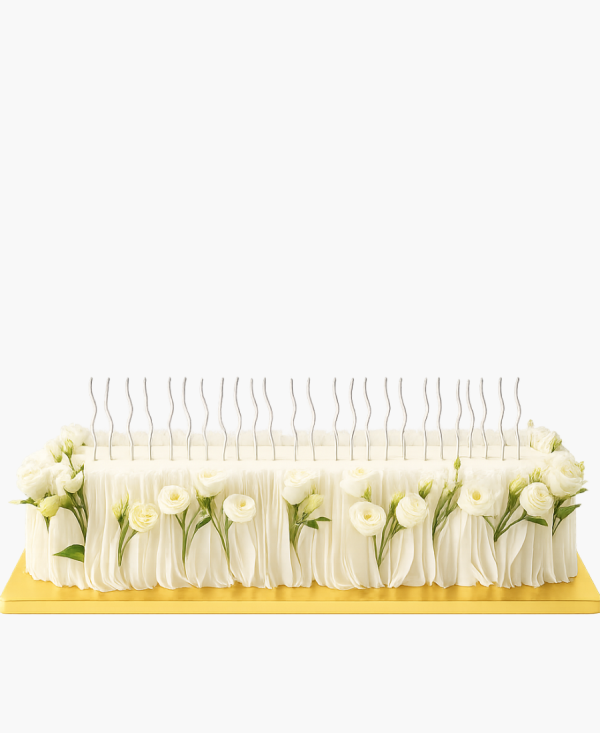 Свадебный прямоугольный торт со свечами Фото